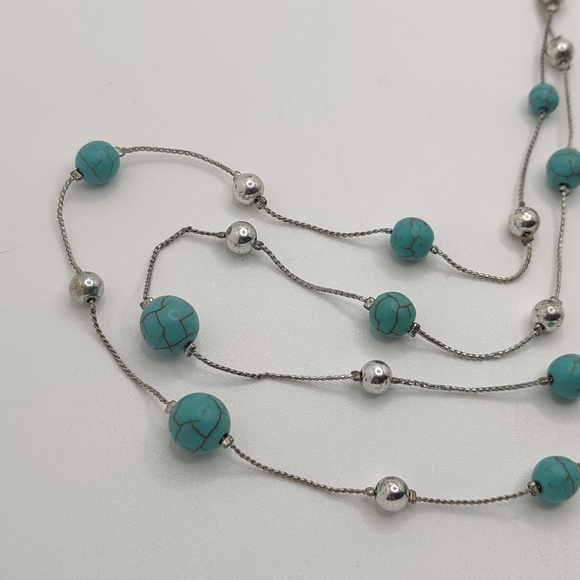 Vintage Turquoise Colored Howlite Necklace And Ring With Metal Feather Earrings - Picture 2 of 10
